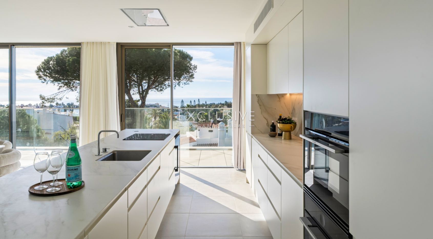 Luxe 4 bed penthouse met zeezicht in Carvoeiro