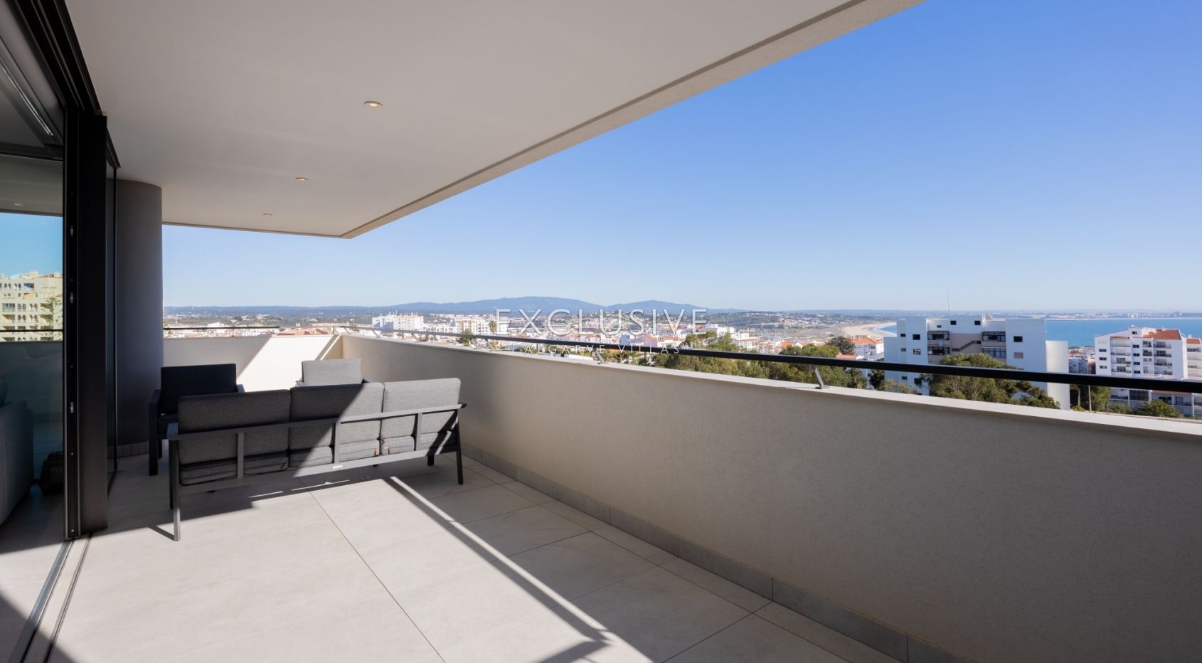 Modern 3 bedroom apartment with sea views in Lagos, Algarve