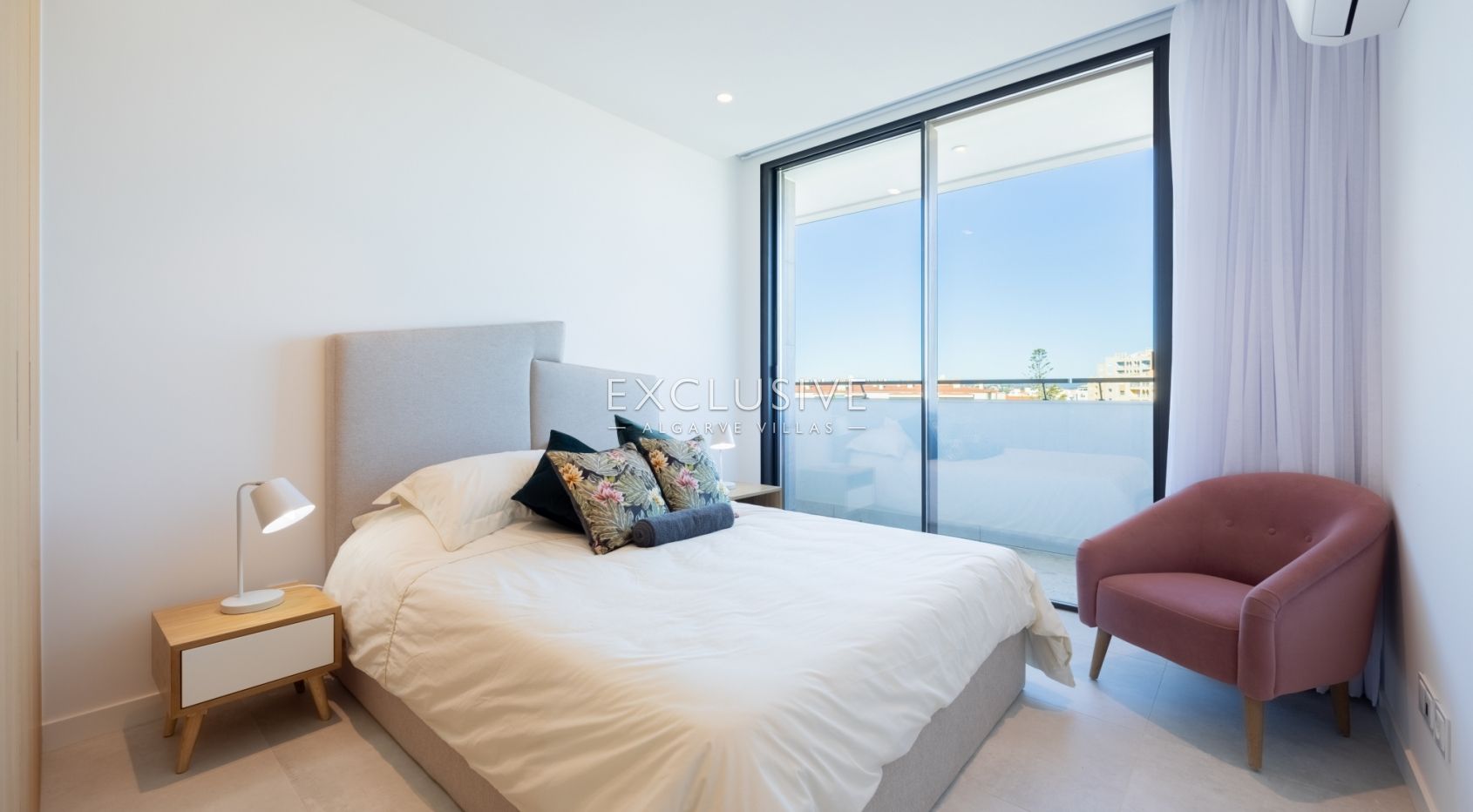 Modern 3 bedroom apartment with sea views in Lagos, Algarve