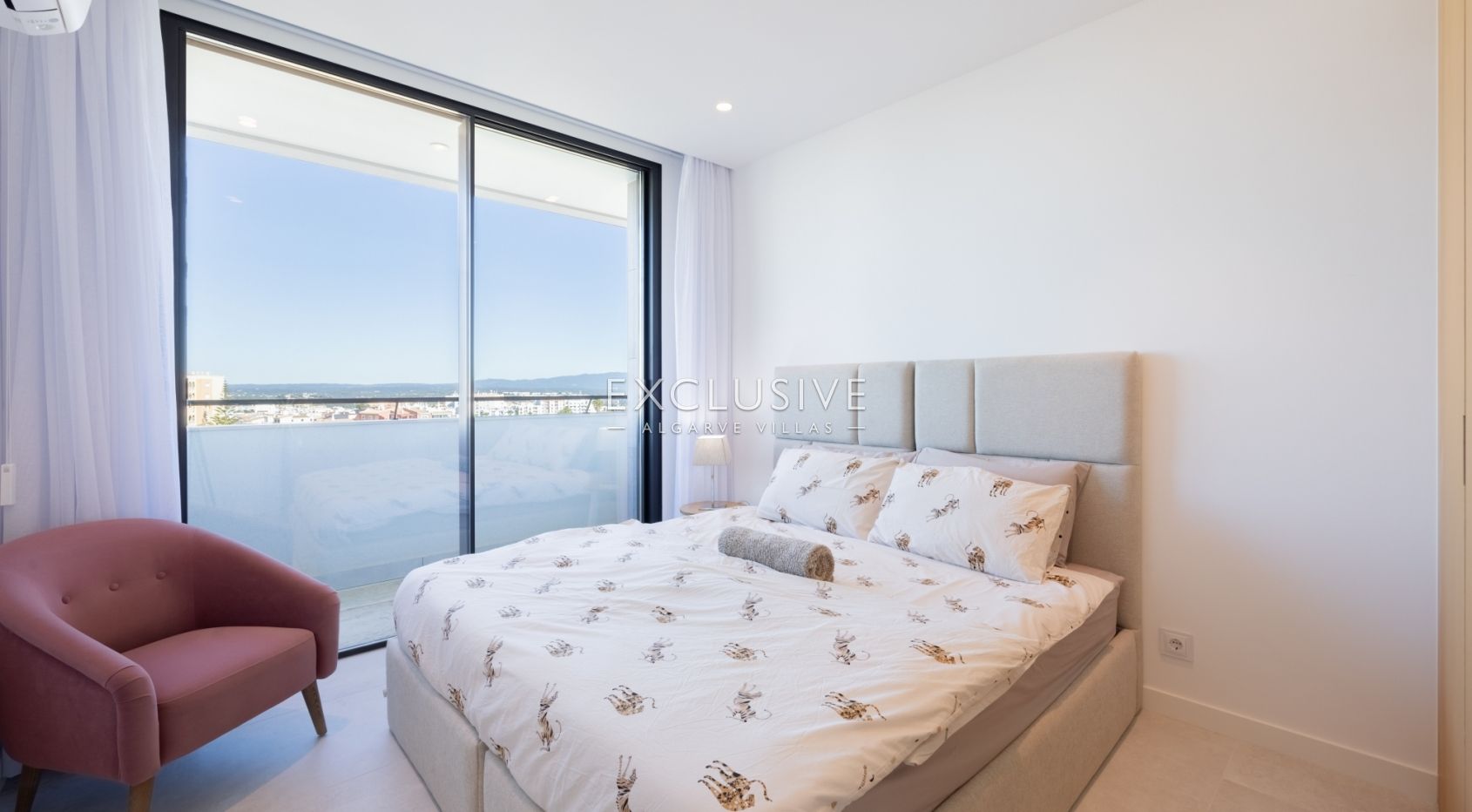 Modern 3 bedroom apartment with sea views in Lagos, Algarve