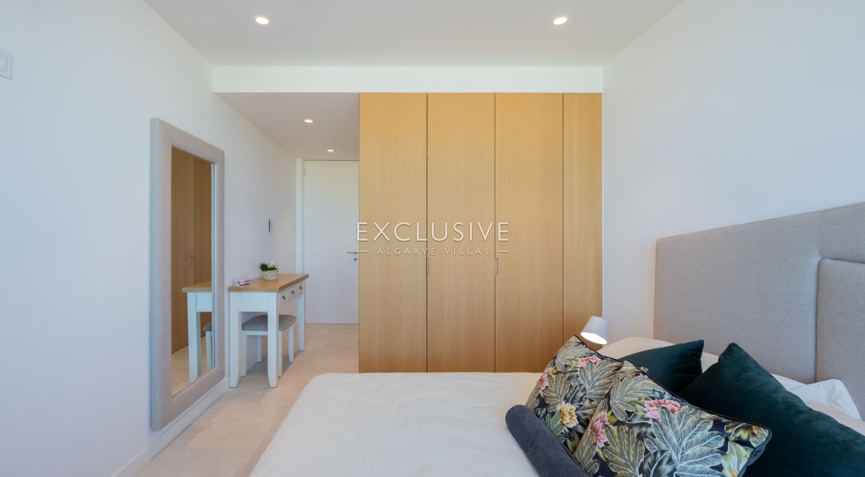 Modern 3 bedroom apartment with sea views in Lagos, Algarve