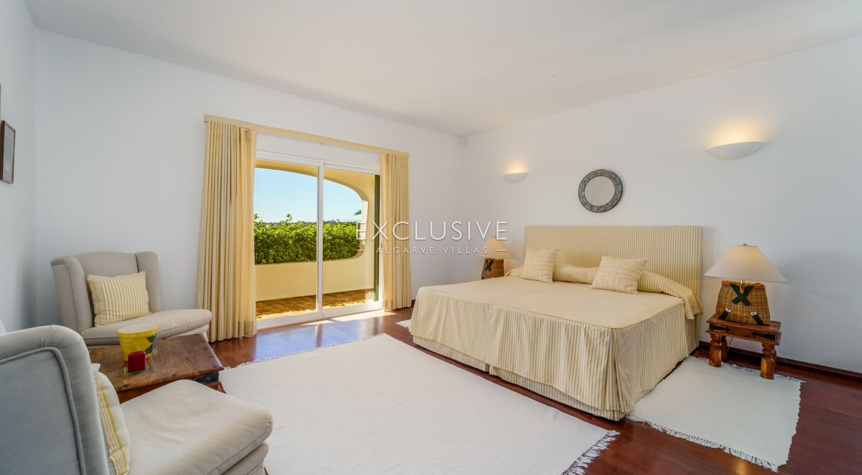 Beautiful seven bedroom Quinta with a two bedroom cottage in Lagos