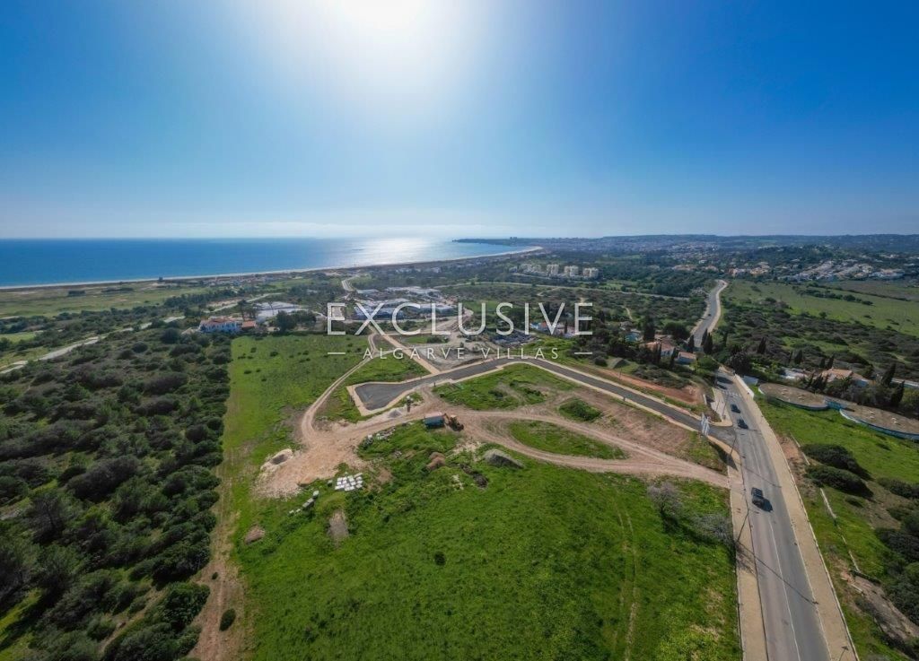 Große private Baugrundstücke mit atemberaubendem Meerblick in Lagos, Algarve