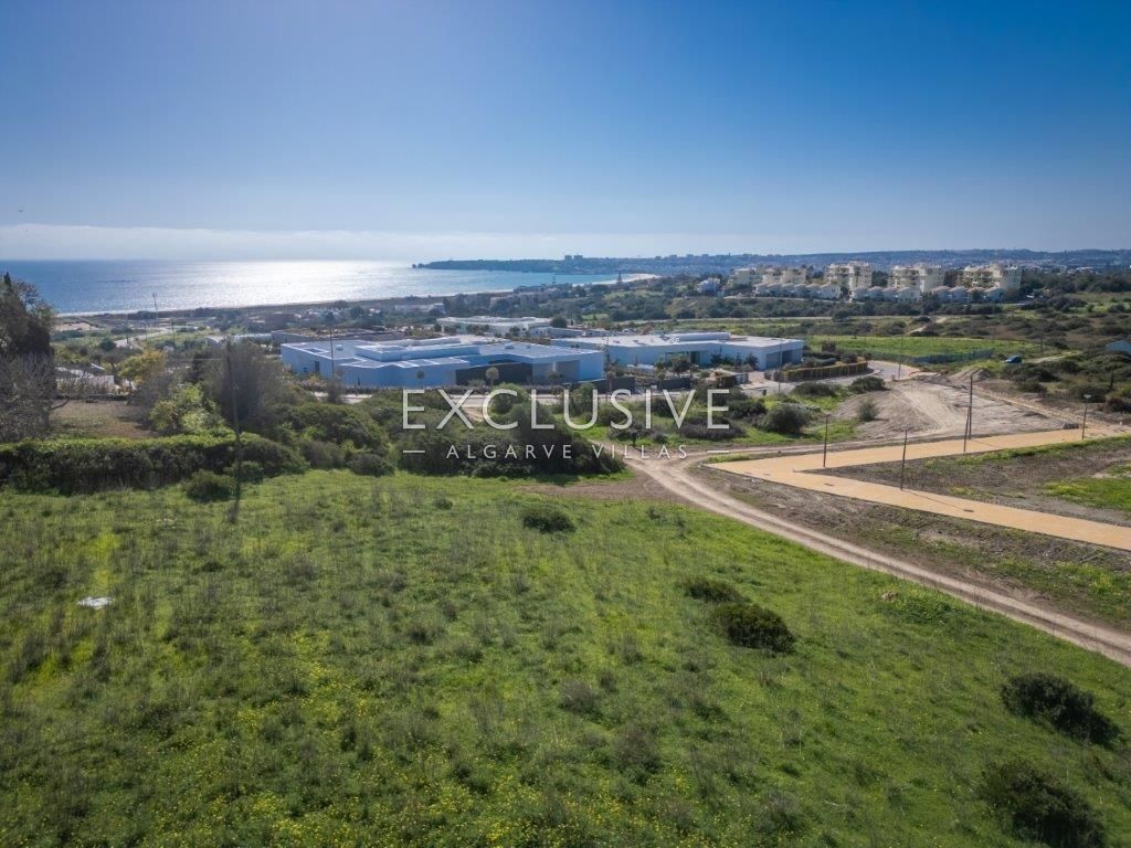 Große private Baugrundstücke mit atemberaubendem Meerblick in Lagos, Algarve