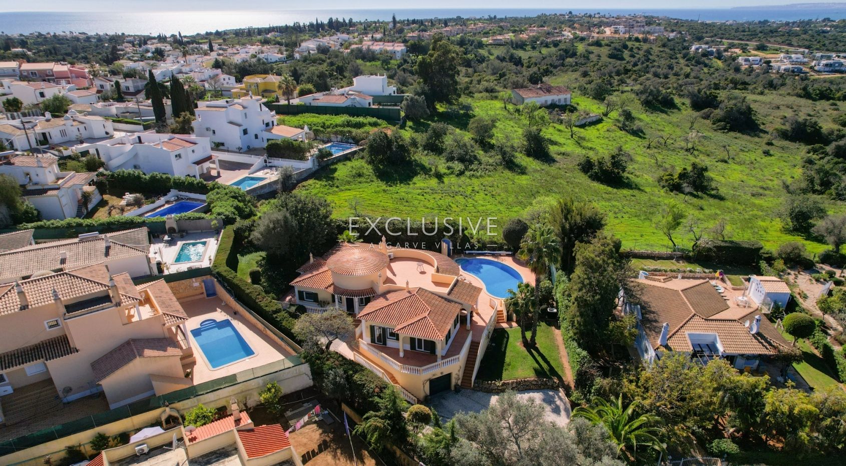 Carvoeiro Moradia V3 grande garagem e piscina perto de campo de golfe e praias, Algarve