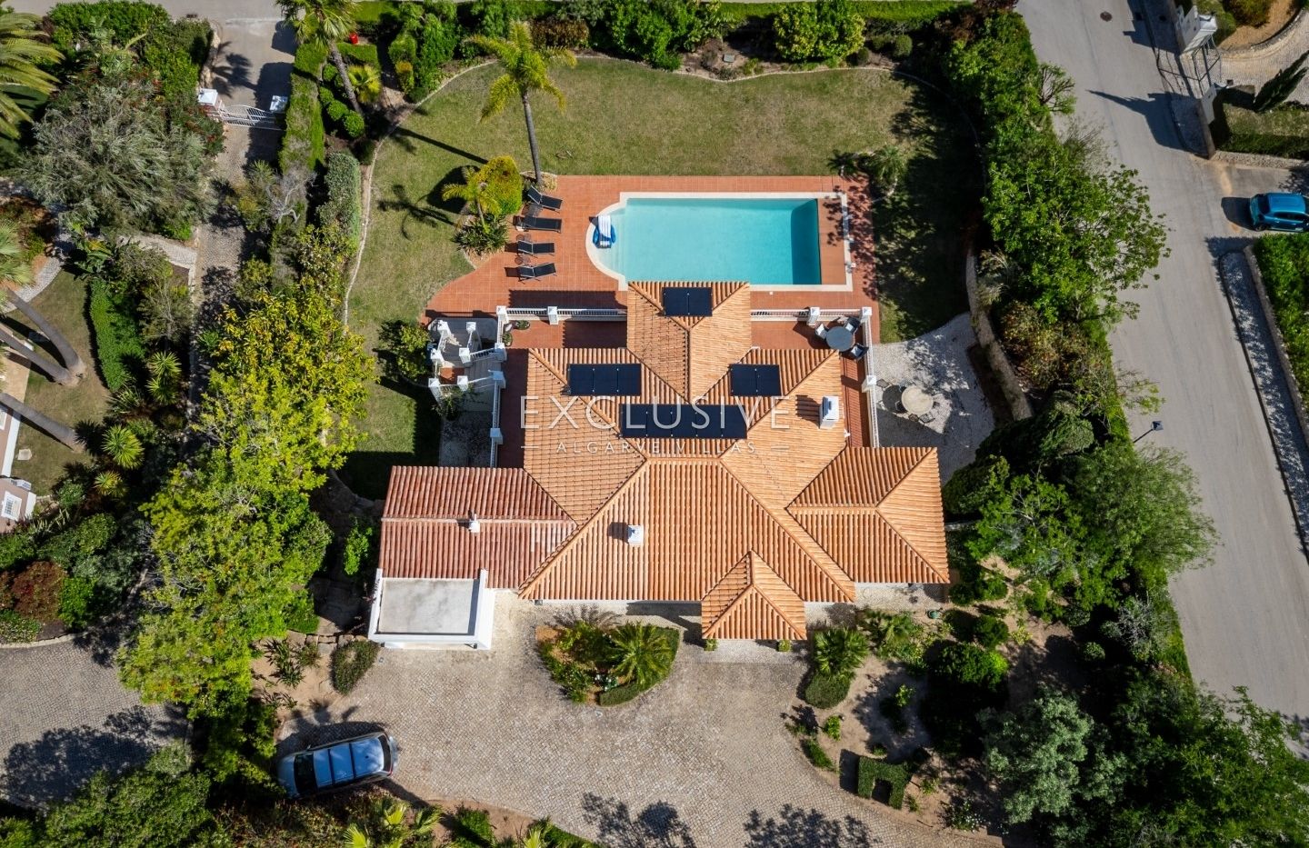 Luxurious Villa with Breathtaking Sea Views in Praia da Luz, Algarve