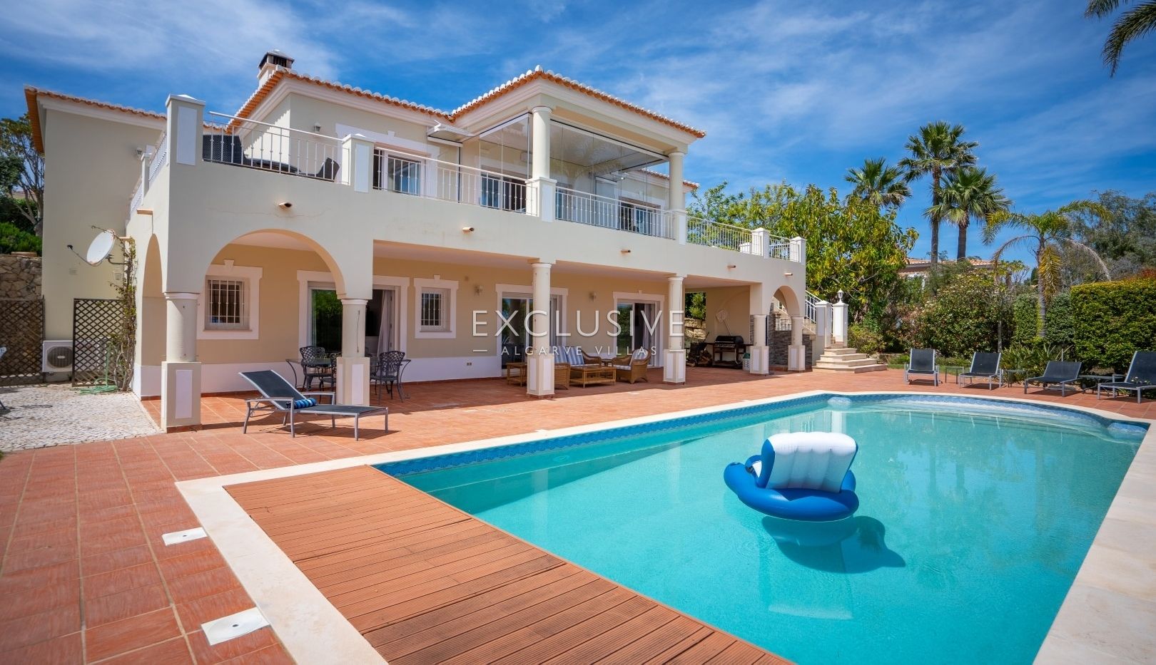 Luxurious Villa with Breathtaking Sea Views in Praia da Luz, Algarve