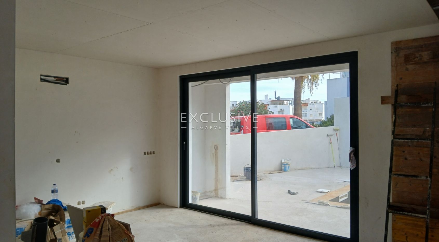 Contemporary house, 4 bedroom with salt swimming pool, Ferragudo, Algarve
