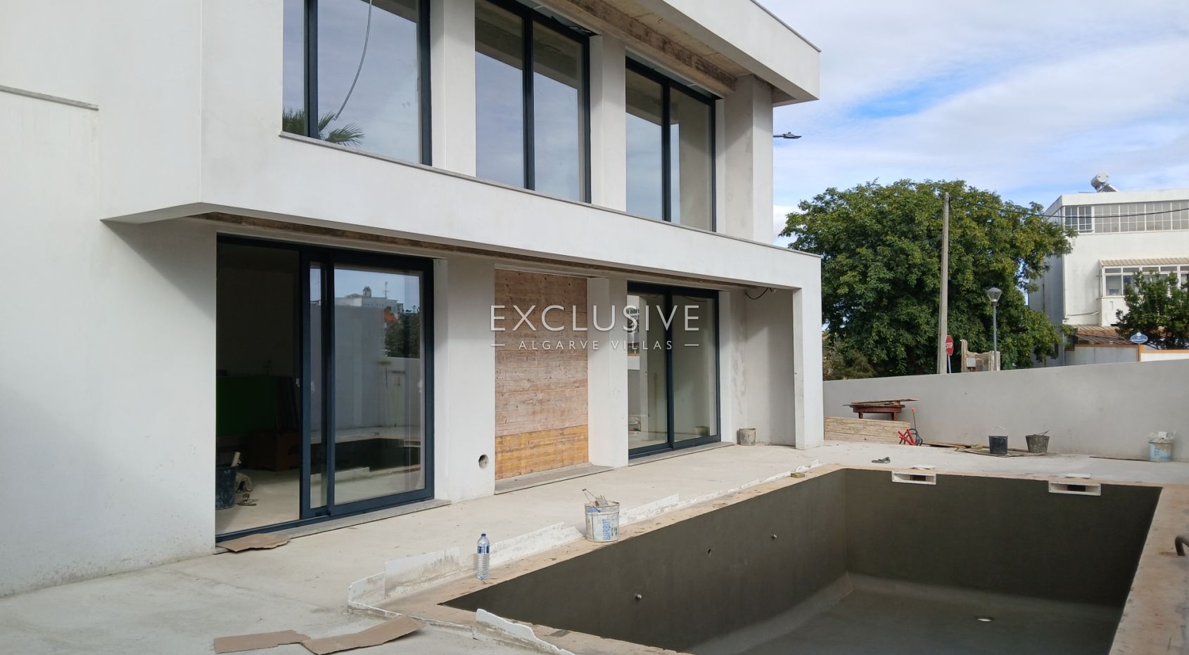 Contemporary house, 4 bedroom with salt swimming pool, Ferragudo, Algarve
