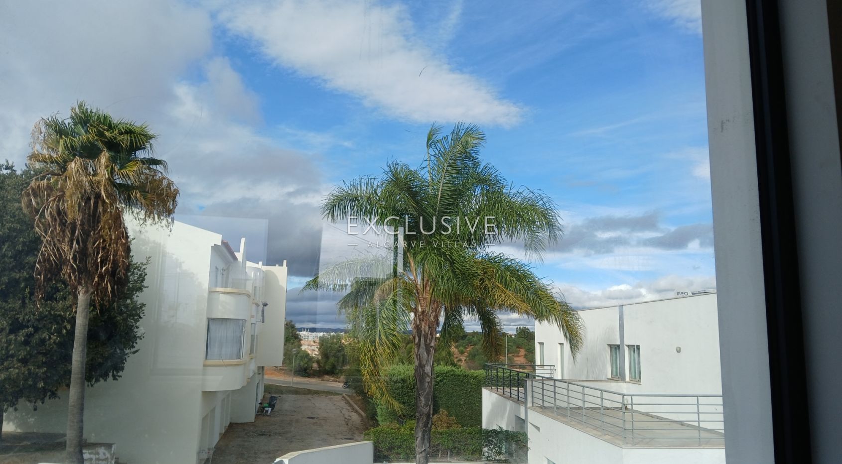 Contemporary house, 4 bedroom with salt swimming pool, Ferragudo, Algarve