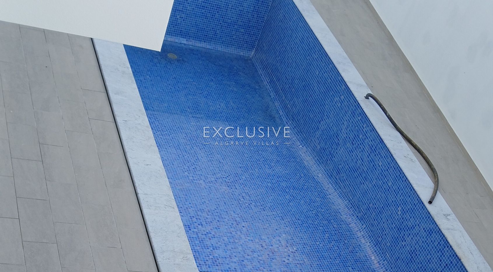 Contemporary house, 4 bedroom with salt swimming pool, Ferragudo, Algarve