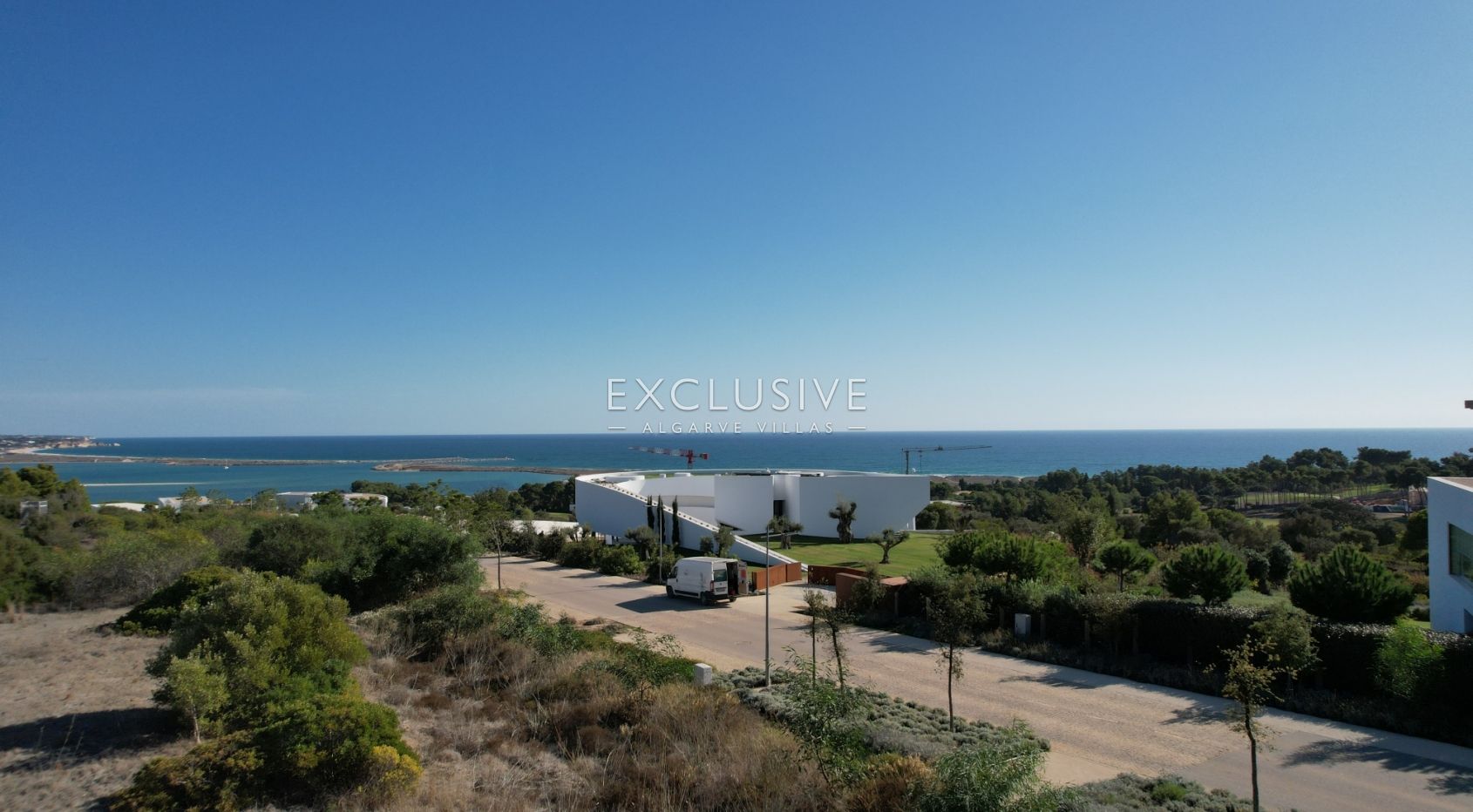 Palmares golfcourse resort plot with approved building project by Mario Martins architect