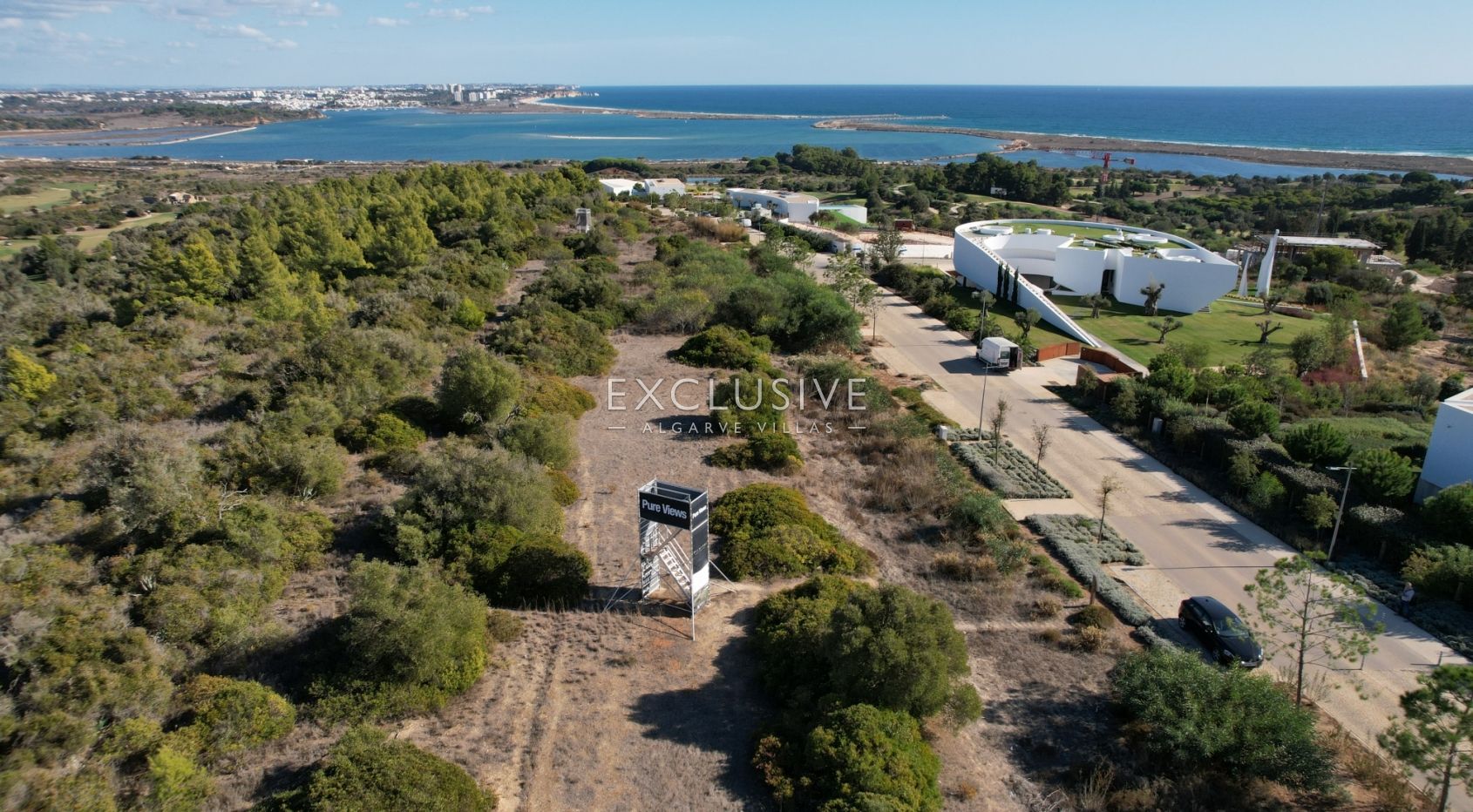 Palmares golfcourse resort plot with approved building project by Mario Martins architect