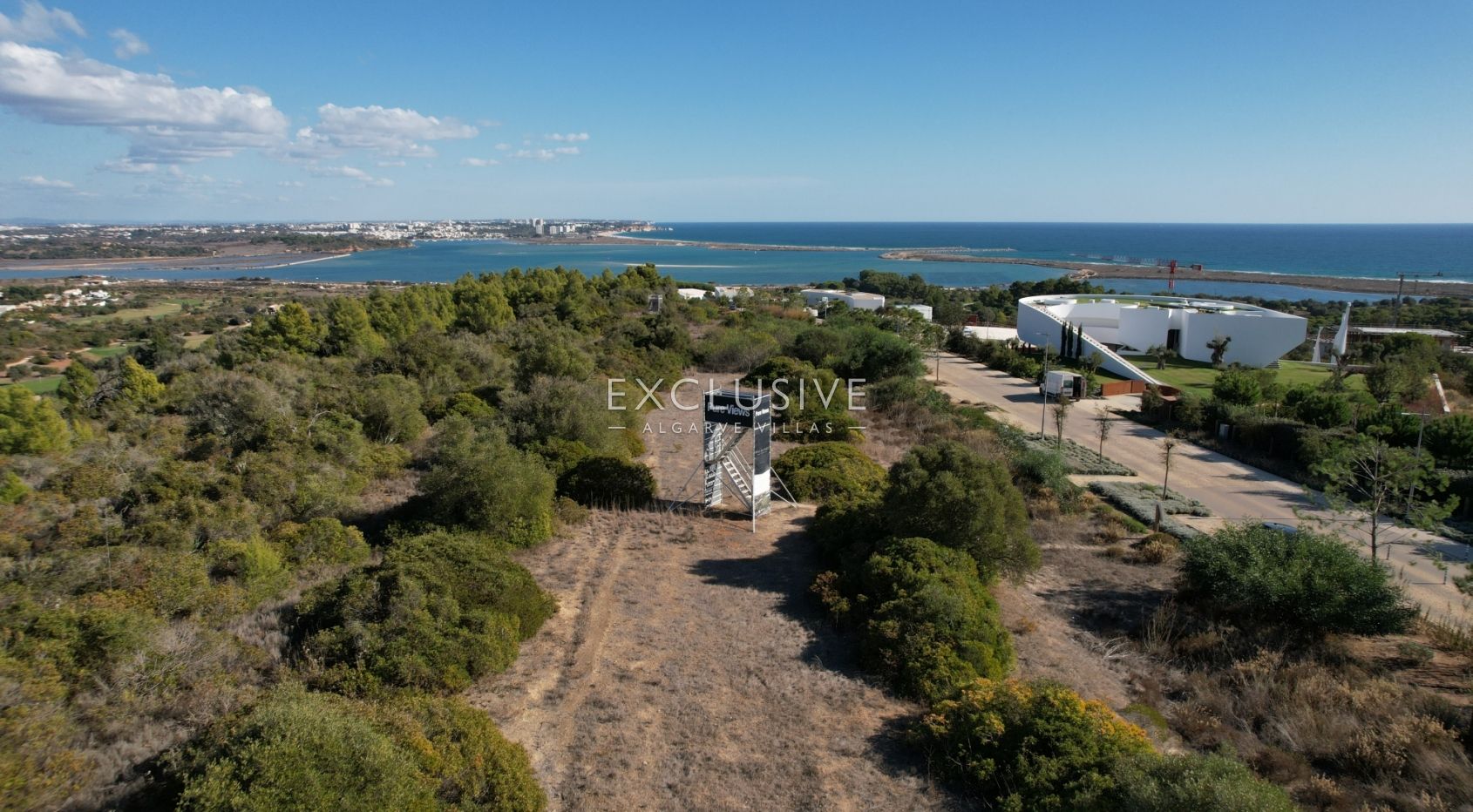 Palmares golfcourse resort plot with approved building project by Mario Martins architect