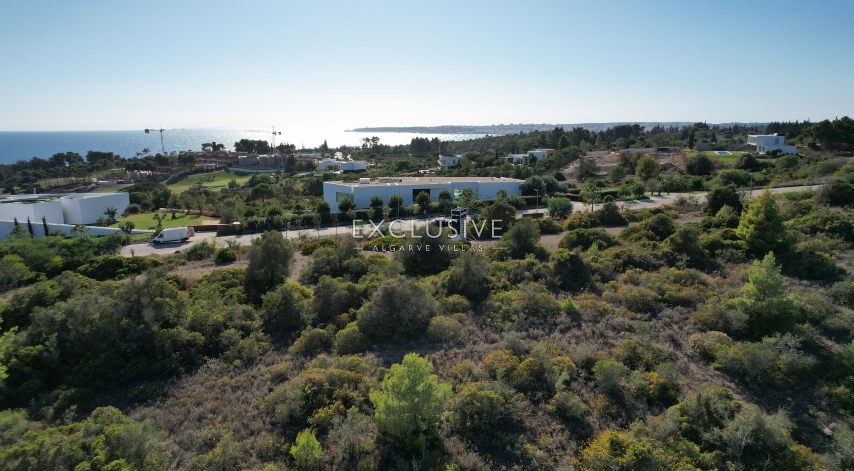 Palmares golfcourse resort plot with approved building project by Mario Martins architect