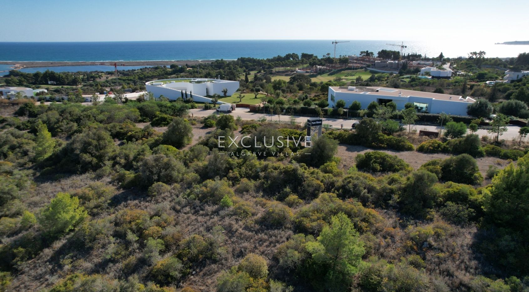 Palmares golfcourse resort plot with approved building project by Mario Martins architect