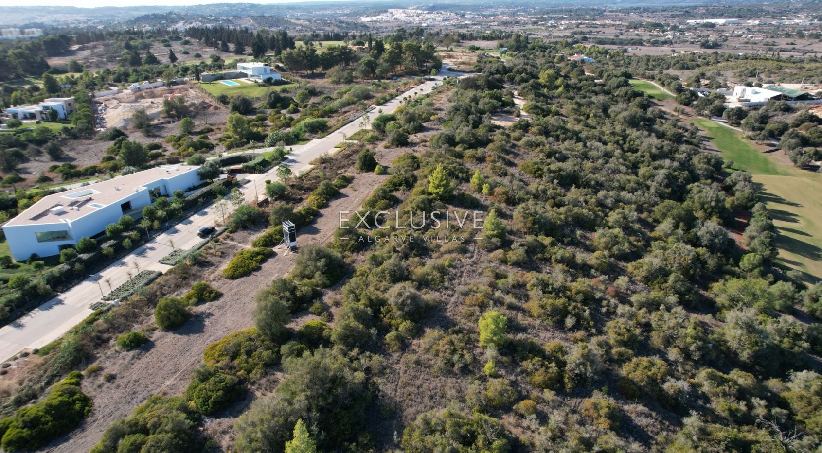 Palmares golfcourse resort plot with approved building project by Mario Martins architect