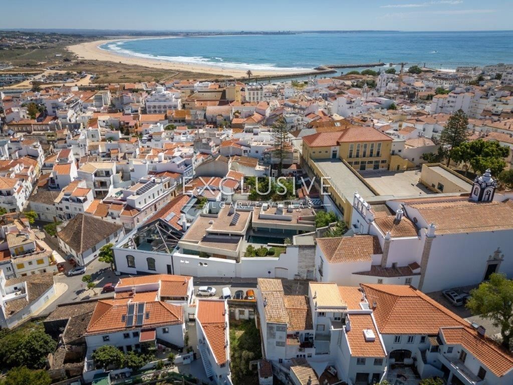 Comprar Moradia T4 em banda no Centro Histórico de Lagos, Algarve