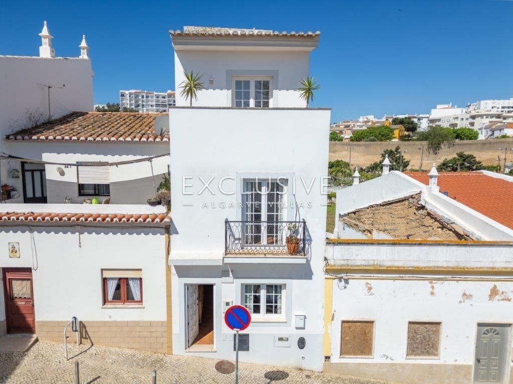 Comprar Moradia T4 em banda no Centro Histórico de Lagos, Algarve