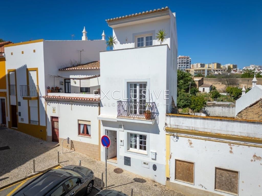 Comprar Moradia T4 em banda no Centro Histórico de Lagos, Algarve