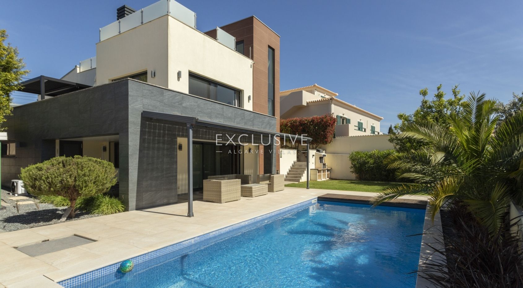 Opportunité unique d' une villa moderne + terrain à bâtir à Carvoeiro, Algarve