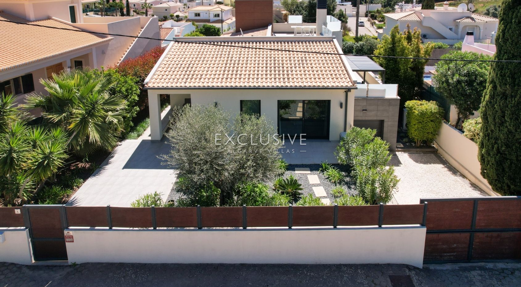 Opportunité unique d' une villa moderne + terrain à bâtir à Carvoeiro, Algarve