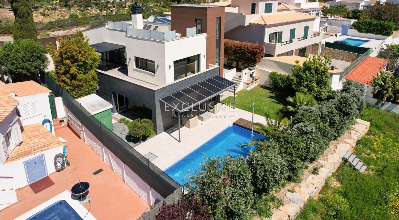 Opportunité unique d' une villa moderne + terrain à bâtir à Carvoeiro, Algarve