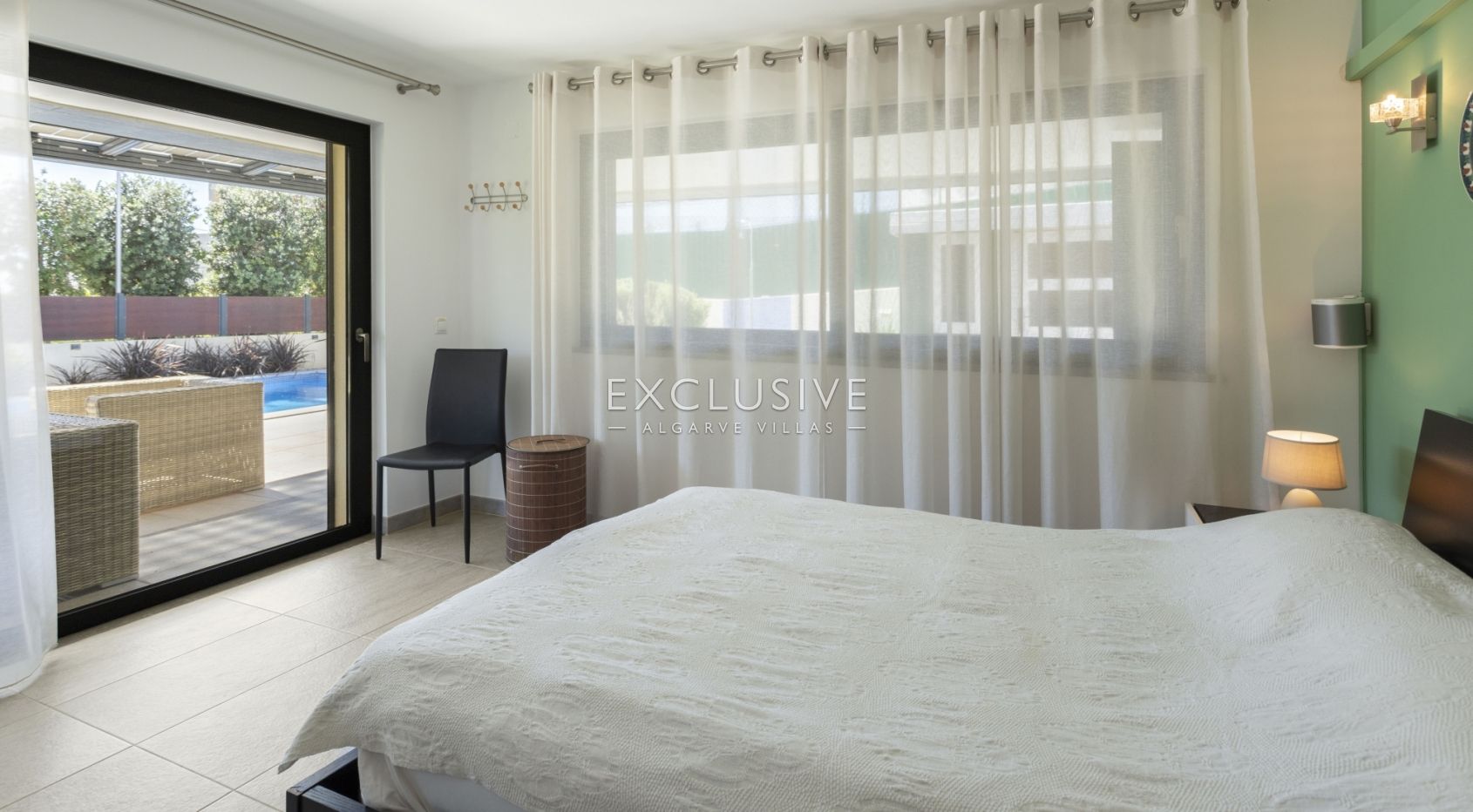 Opportunité unique d' une villa moderne + terrain à bâtir à Carvoeiro, Algarve