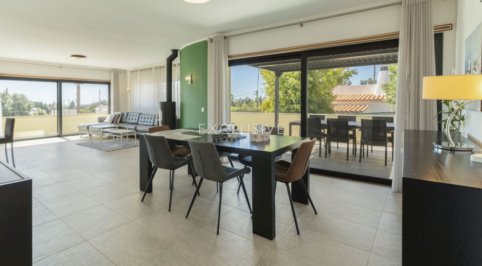 Opportunité unique d' une villa moderne + terrain à bâtir à Carvoeiro, Algarve