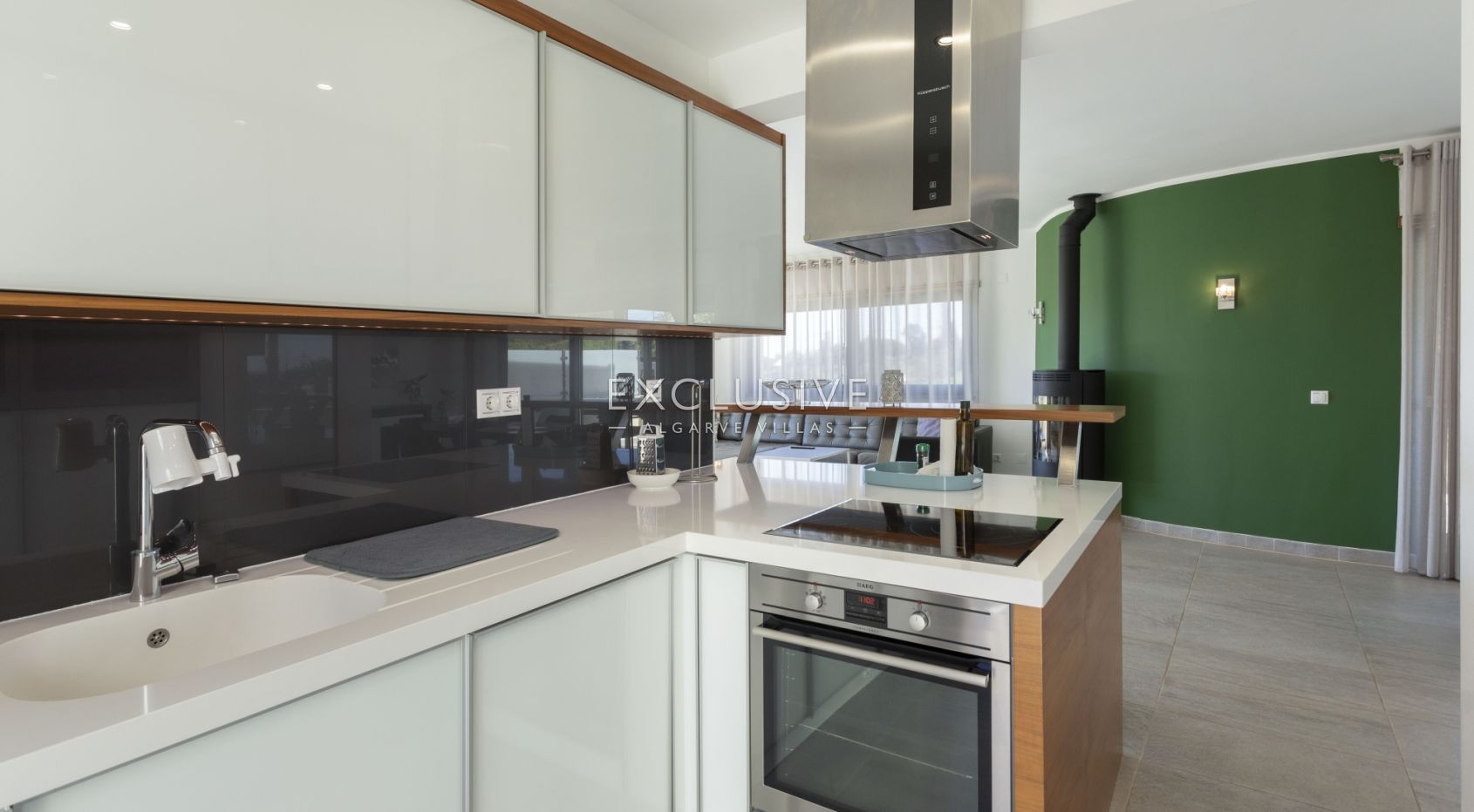 Opportunité unique d' une villa moderne + terrain à bâtir à Carvoeiro, Algarve
