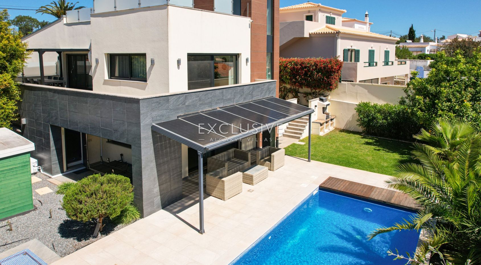 Opportunité unique d' une villa moderne + terrain à bâtir à Carvoeiro, Algarve