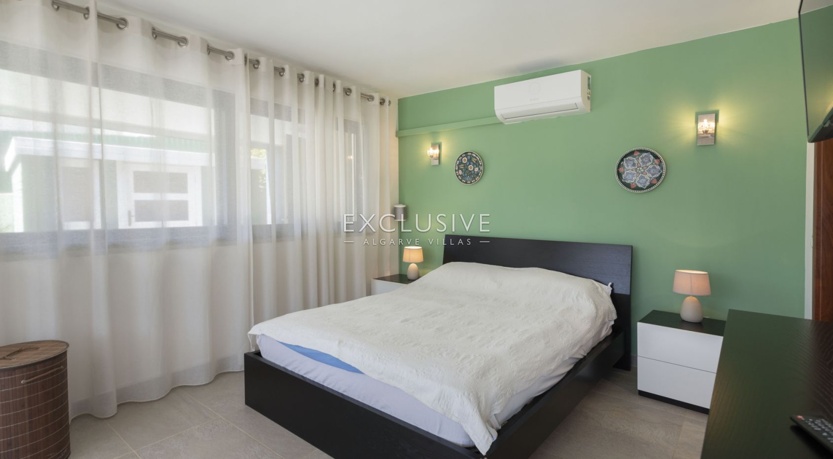 Opportunité unique d' une villa moderne + terrain à bâtir à Carvoeiro, Algarve