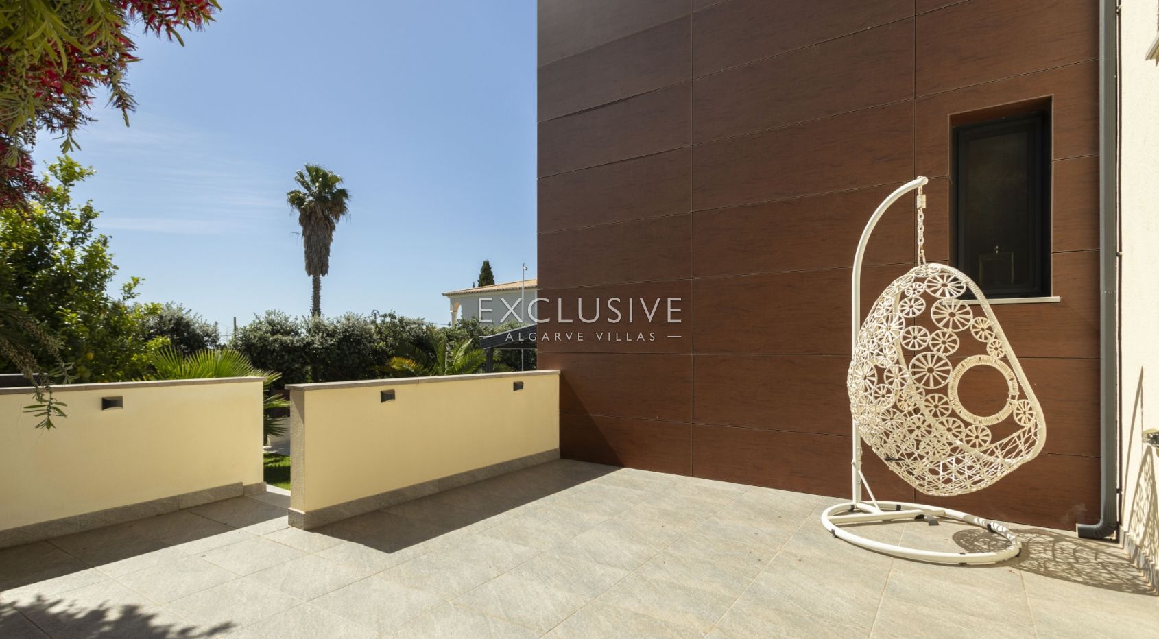 Opportunité unique d' une villa moderne + terrain à bâtir à Carvoeiro, Algarve