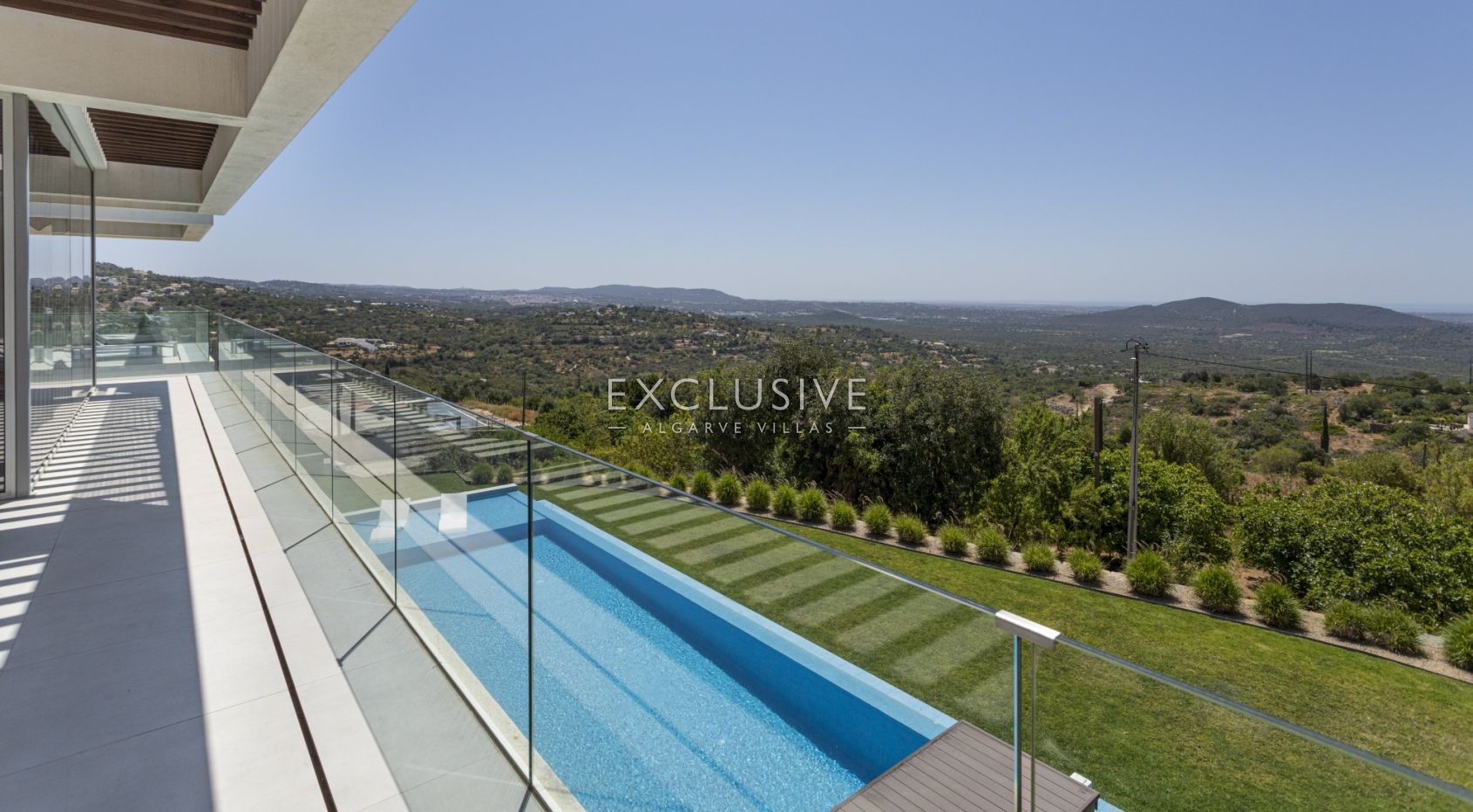 4 bedroom contemporary villa with Panoramic views in Soalheira, Loule