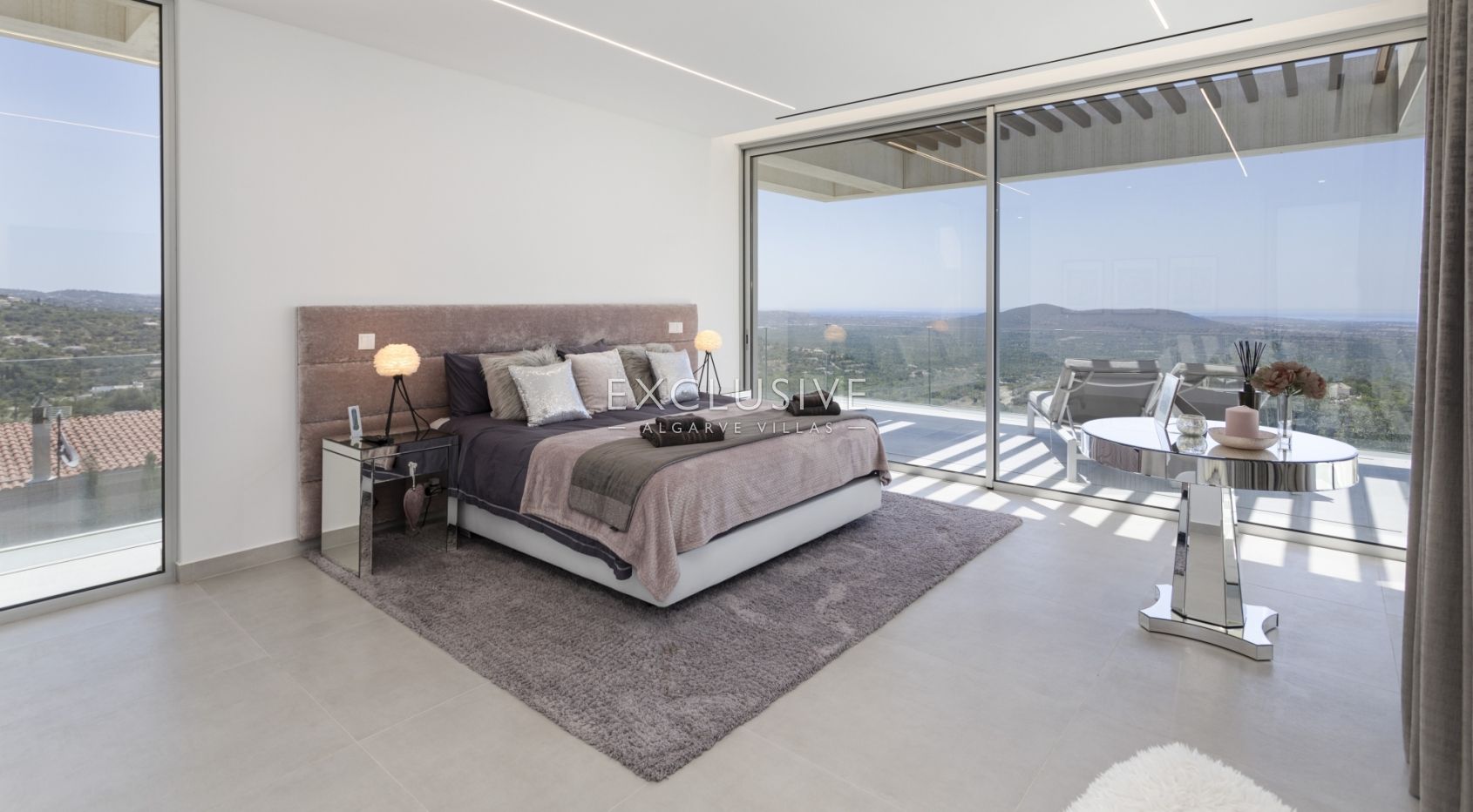 4 bedroom contemporary villa with Panoramic views in Soalheira, Loule