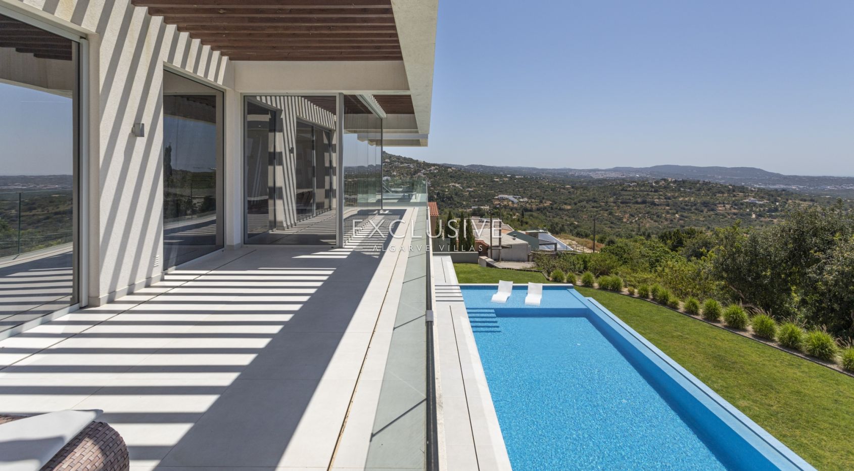 4 bedroom contemporary villa with Panoramic views in Soalheira, Loule