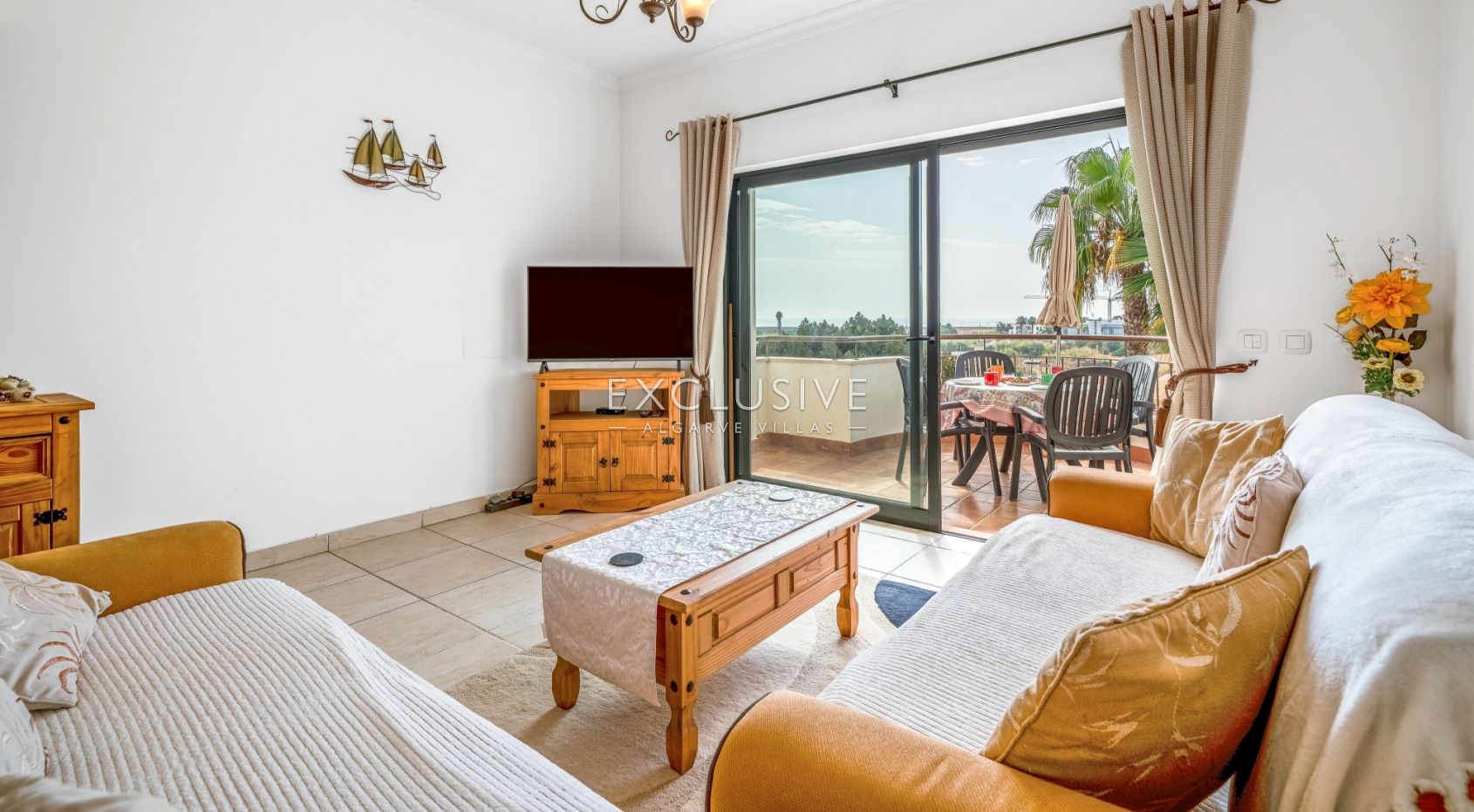 2 Bedroom Apartment with Sea Views in Alba Villas, Meia Praia - Lagos