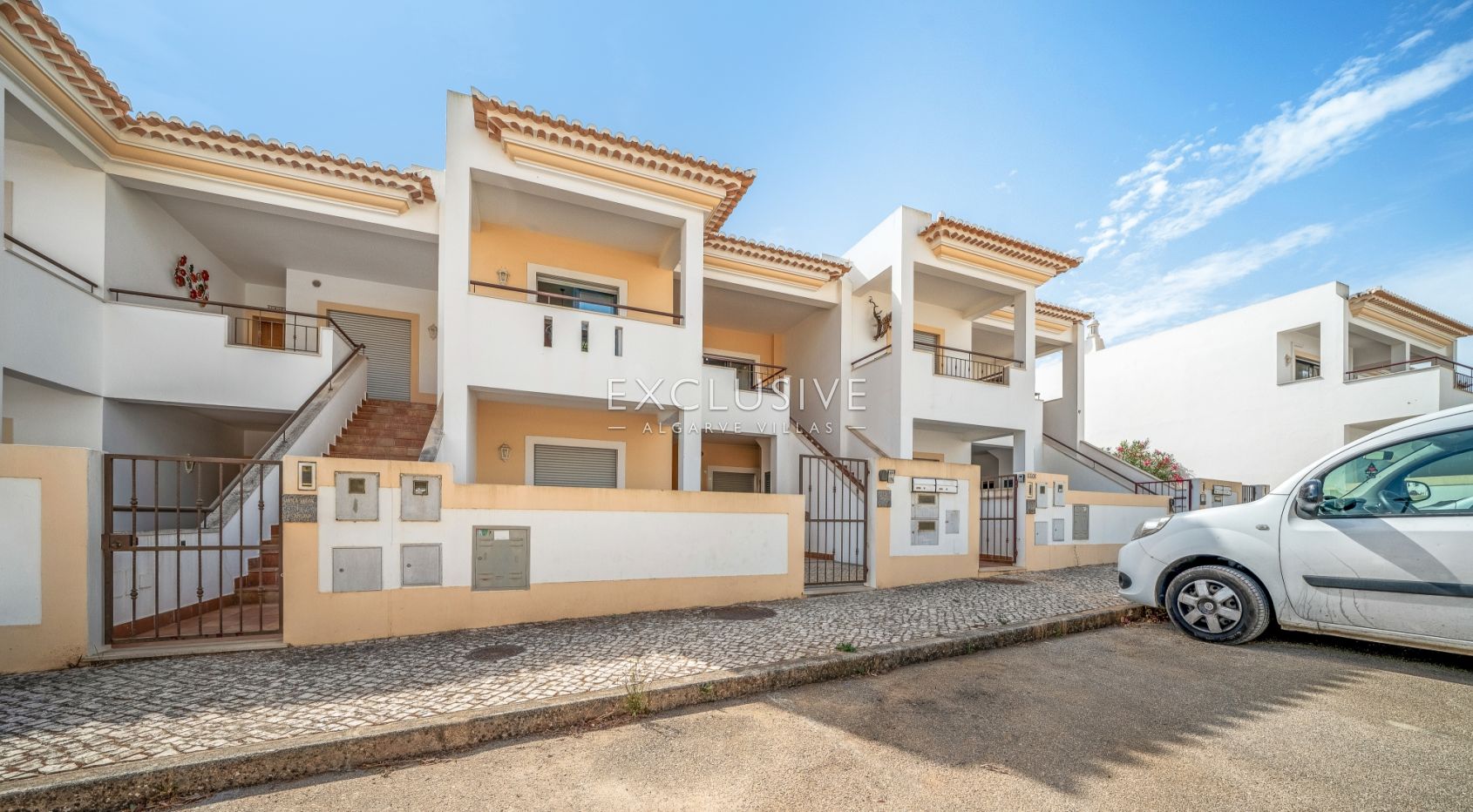 2 Bedroom Apartment with Sea Views in Alba Villas, Meia Praia - Lagos