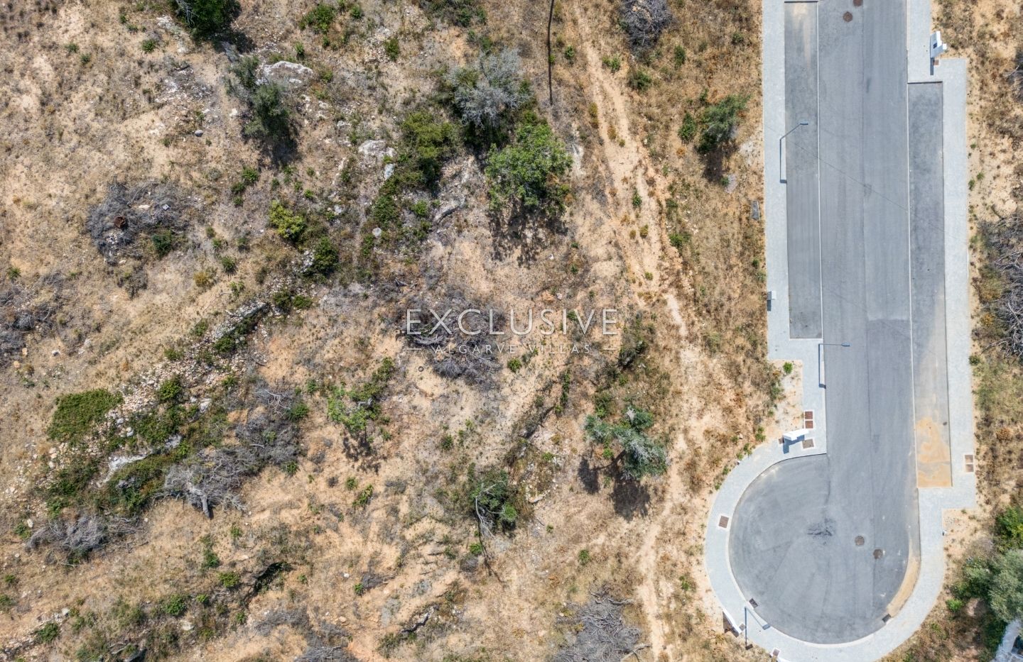 Terrain urbain pour la construction d'une villa à Presa da Moura, Carvoeiro