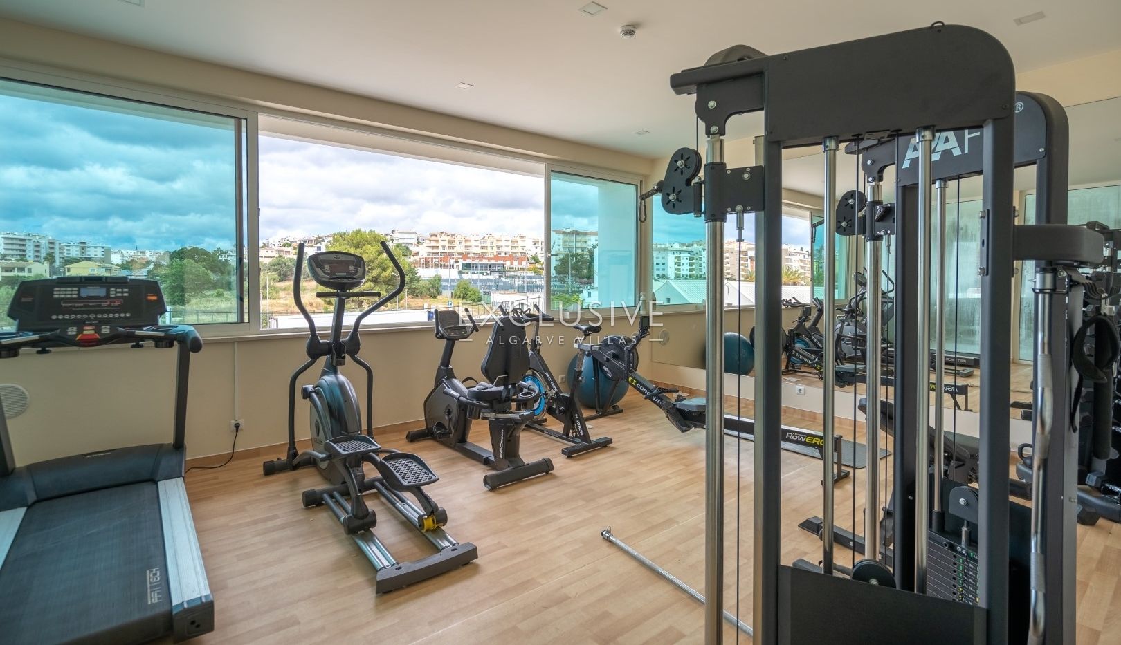 Prachtig luxe 3 kamer appartement met uitzicht op de jachthaven en de oceaan in Lagos Town
