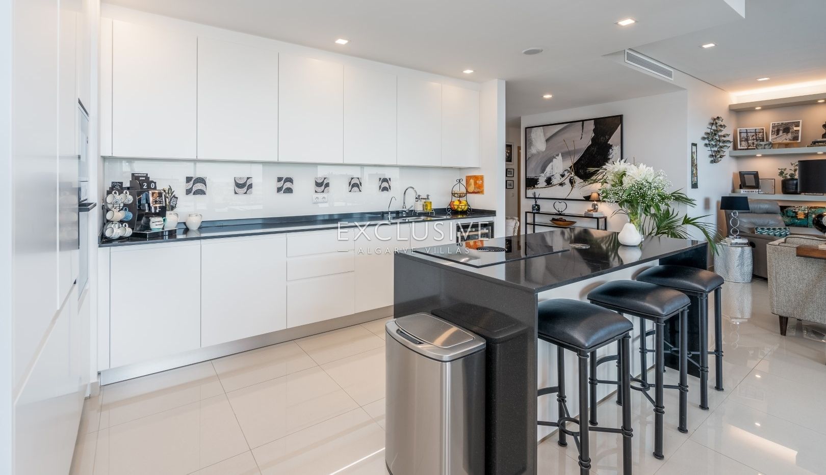 Prachtig luxe 3 kamer appartement met uitzicht op de jachthaven en de oceaan in Lagos Town