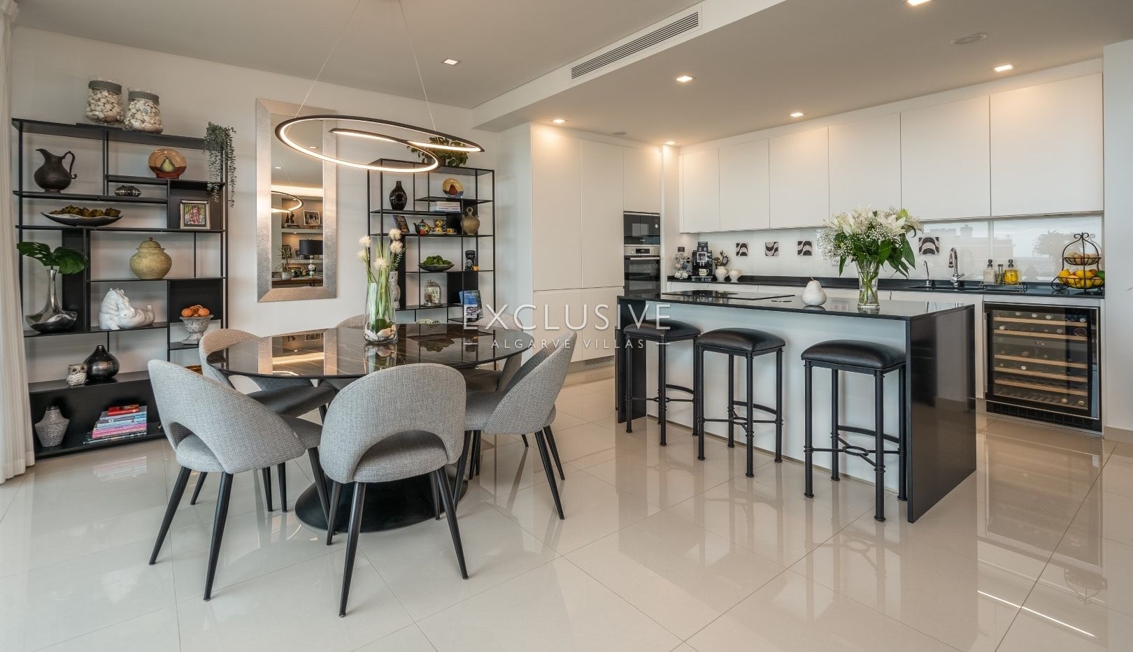 Prachtig luxe 3 kamer appartement met uitzicht op de jachthaven en de oceaan in Lagos Town