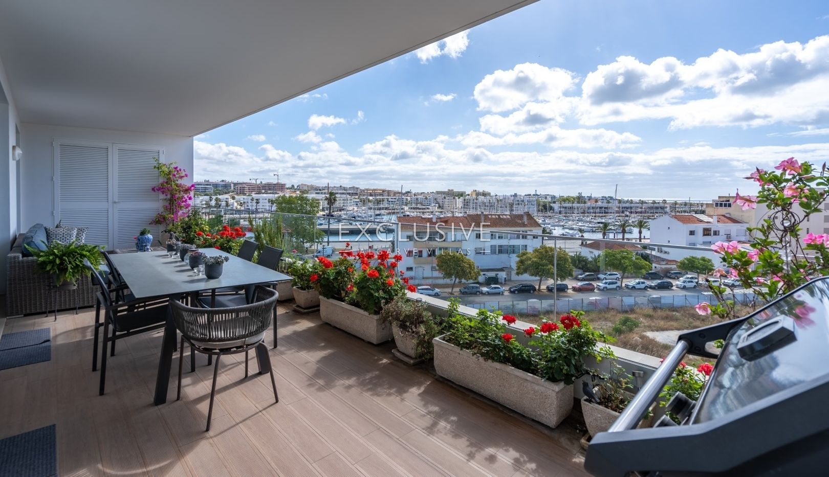 Prachtig luxe 3 kamer appartement met uitzicht op de jachthaven en de oceaan in Lagos Town