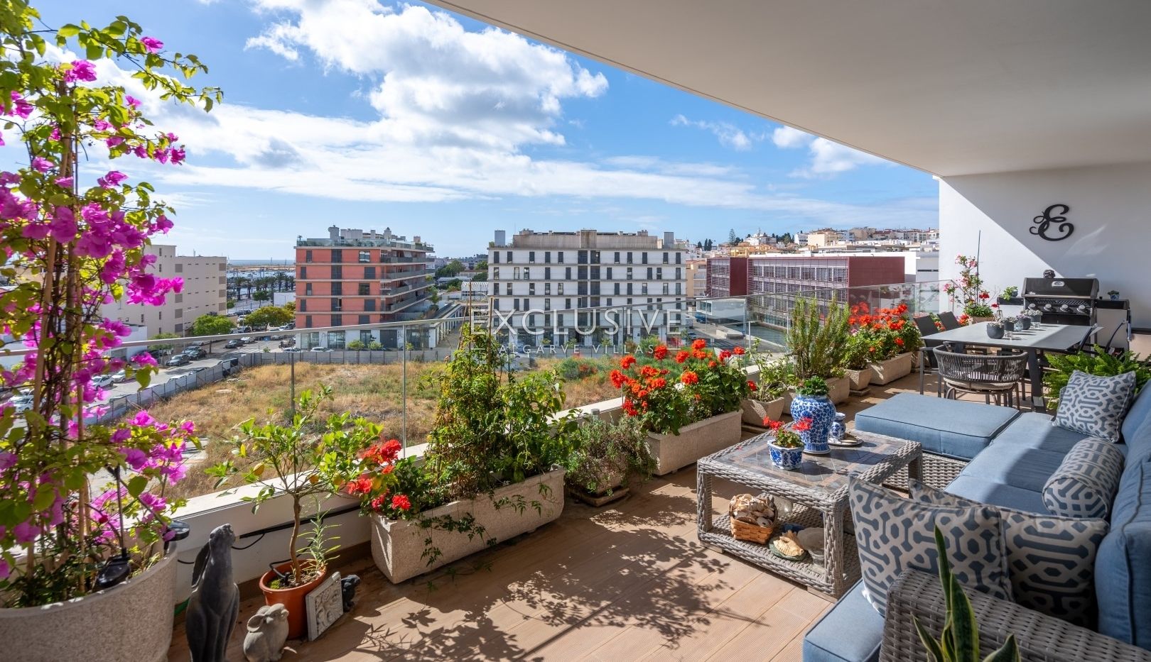 Prachtig luxe 3 kamer appartement met uitzicht op de jachthaven en de oceaan in Lagos Town