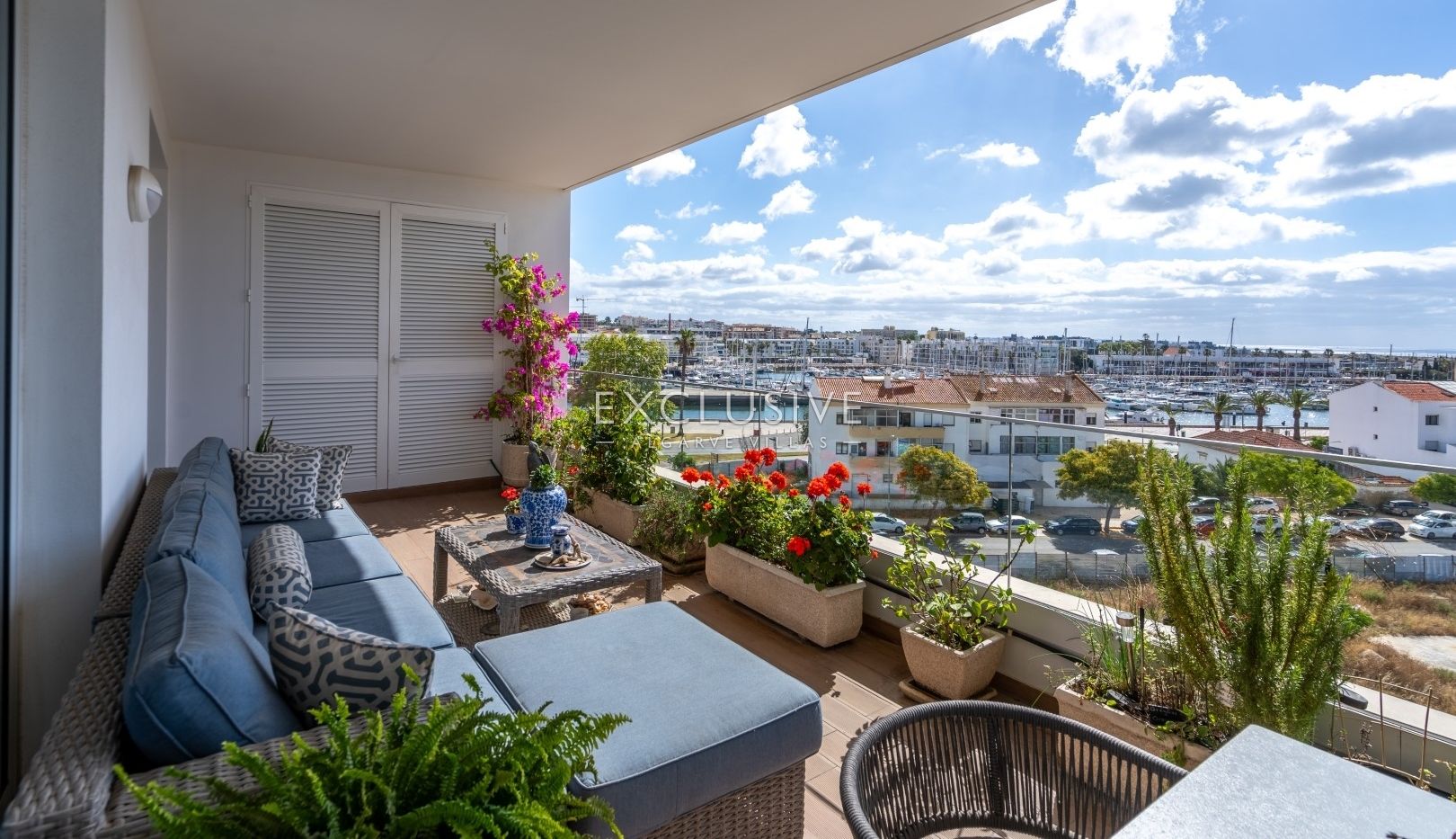 Prachtig luxe 3 kamer appartement met uitzicht op de jachthaven en de oceaan in Lagos Town