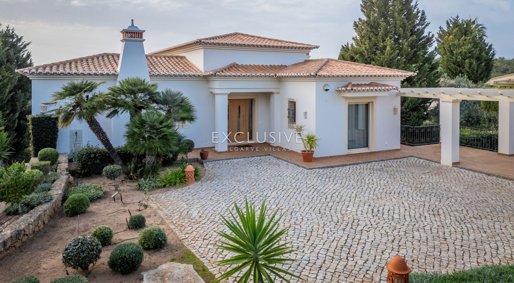 Villa de style méditerranéen de 3+2 chambres près de l'océan à Carvoeiro