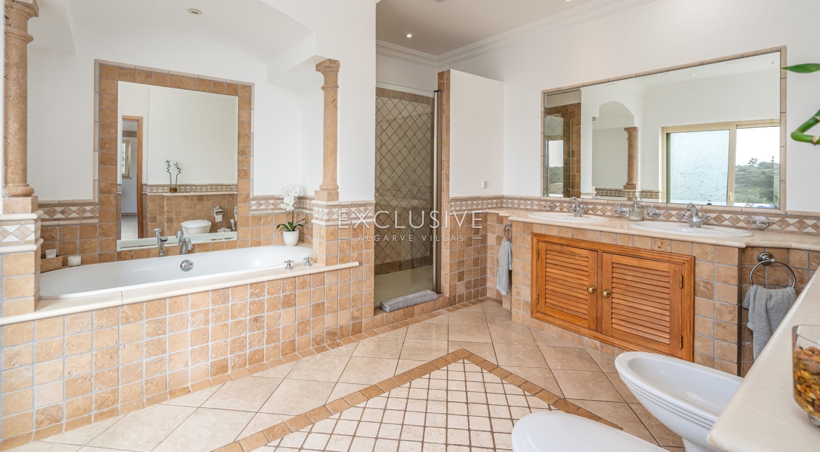 Villa de style méditerranéen de 3+2 chambres près de l'océan à Carvoeiro