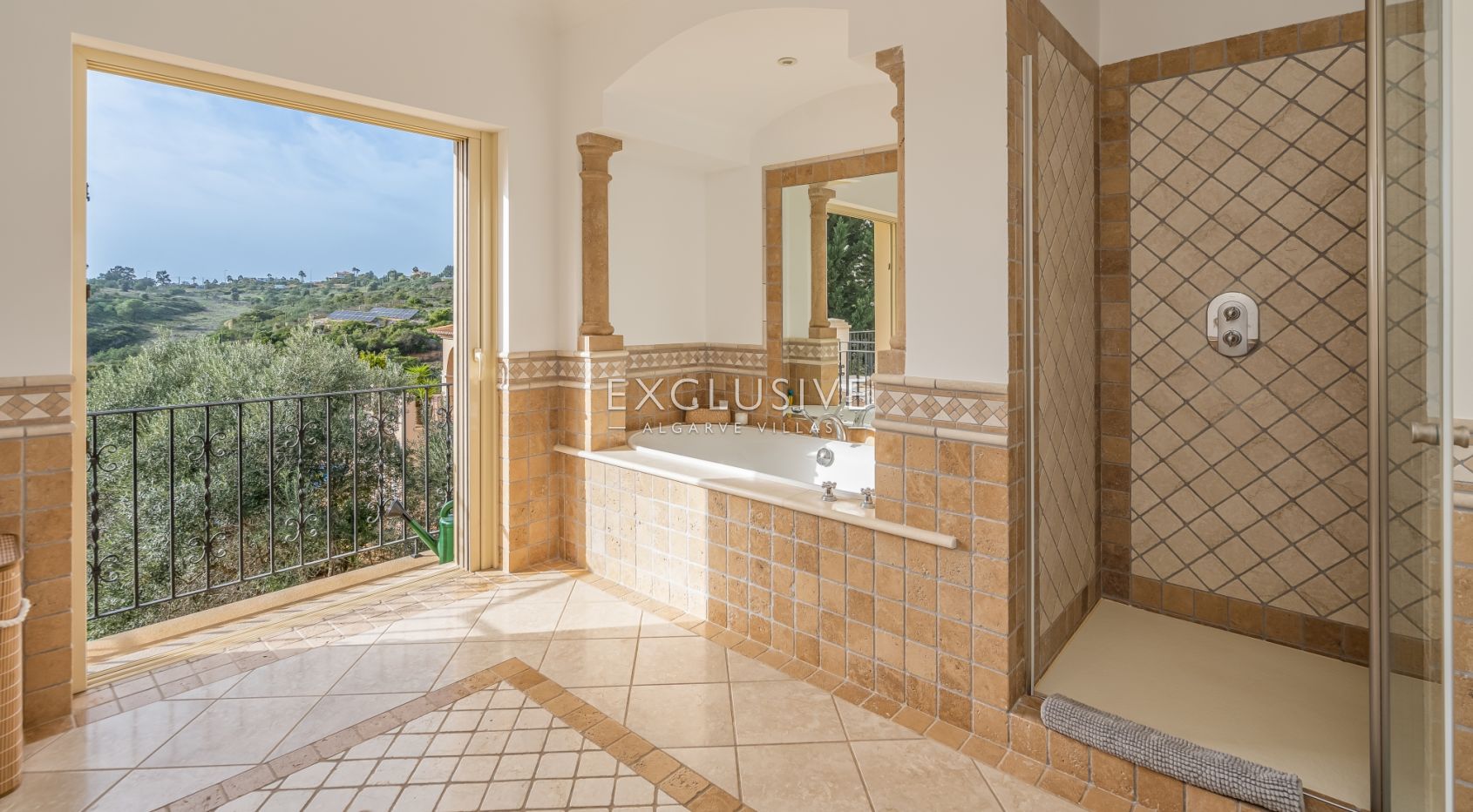 Villa de style méditerranéen de 3+2 chambres près de l'océan à Carvoeiro