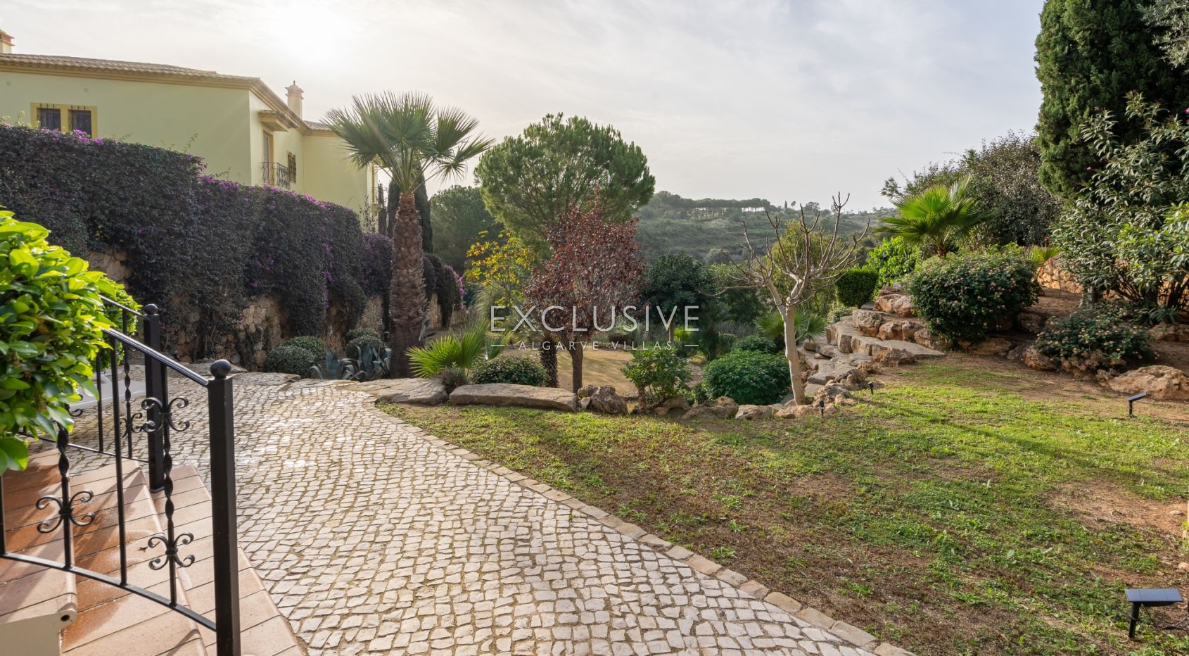 Villa de style méditerranéen de 3+2 chambres près de l'océan à Carvoeiro