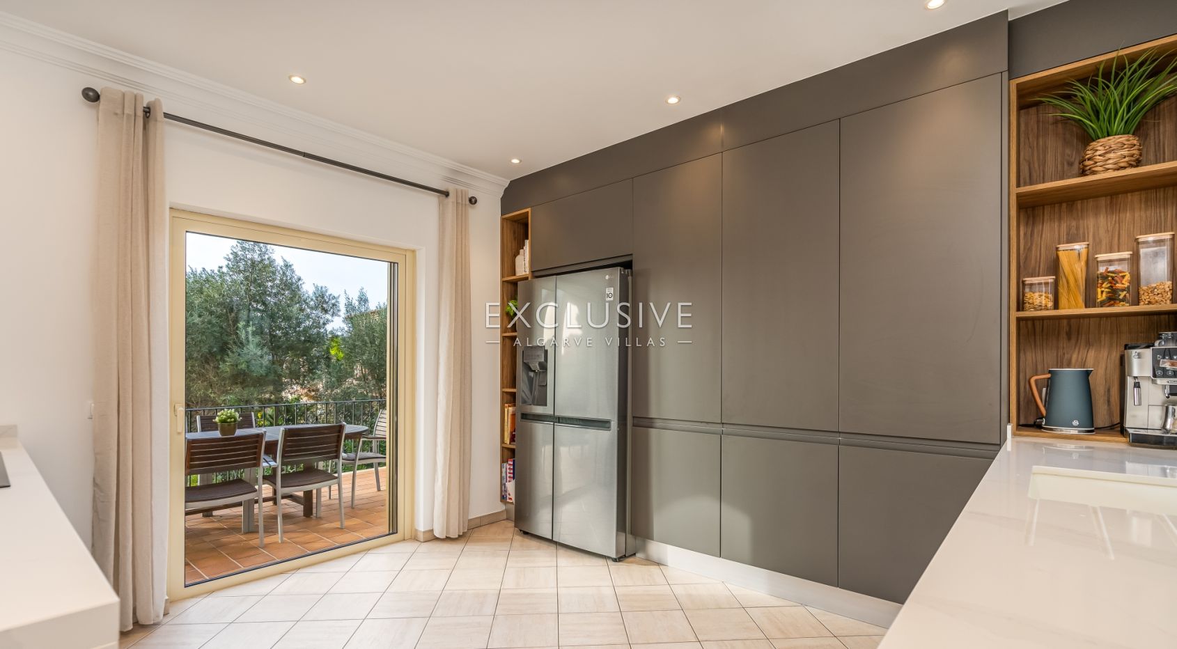 Villa de style méditerranéen de 3+2 chambres près de l'océan à Carvoeiro